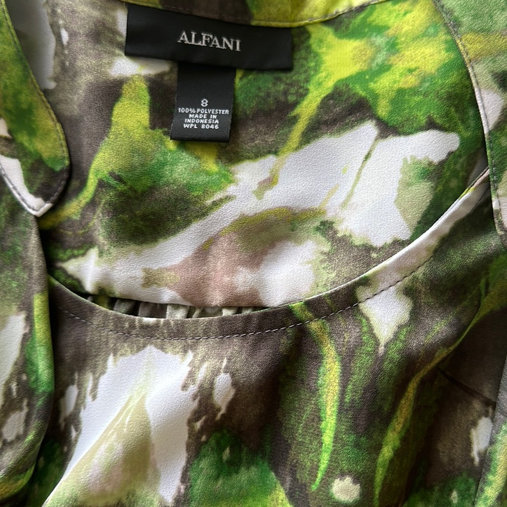 💖Alfani green taupe crew neck sleeveless top - Picture 4 of 4